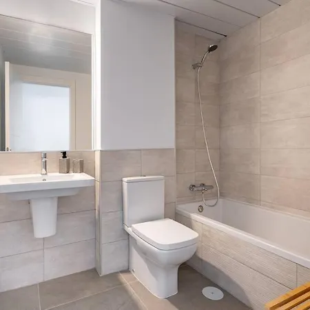 Apartment 14 Modern Apt With Terrace & Sea View, Gym, Jacuzzi Spa Duquesa, Manilva *
